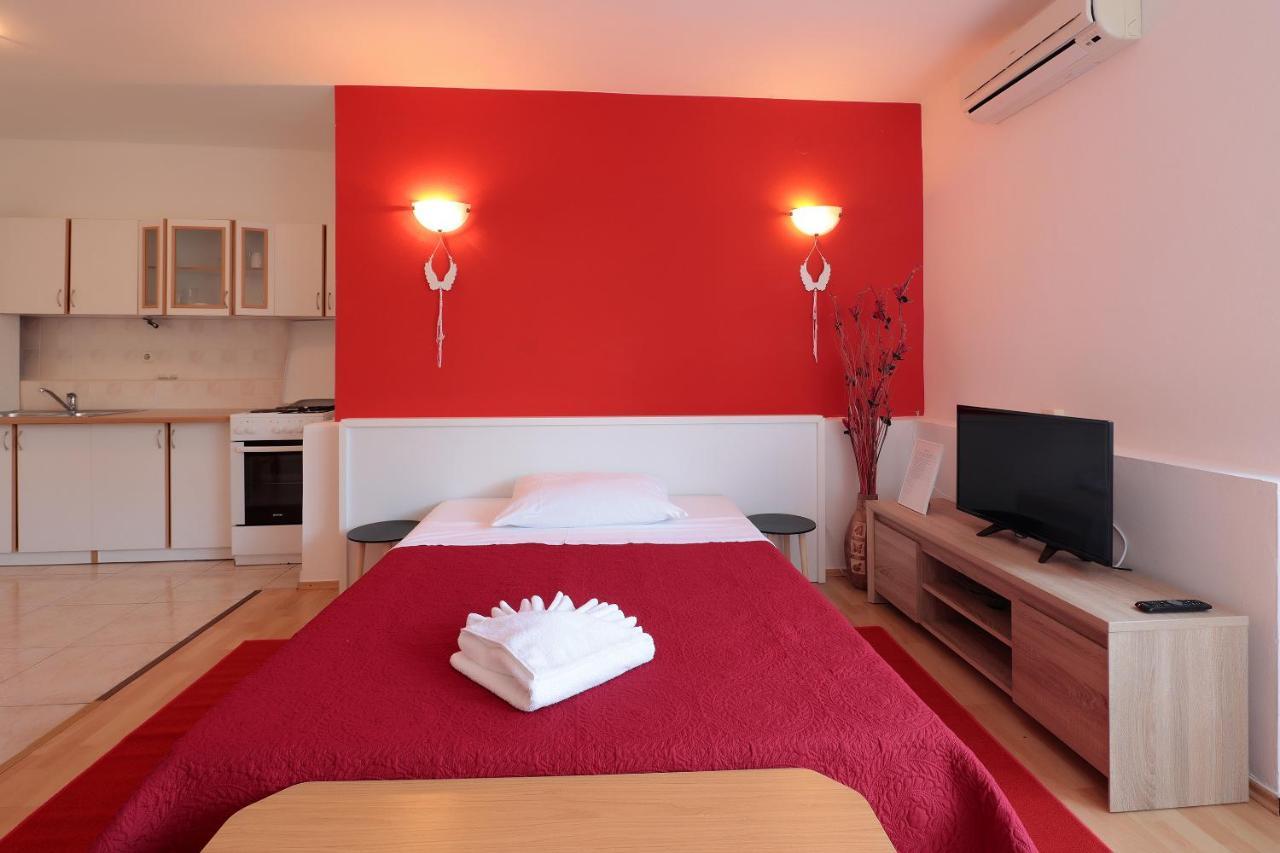 Apartments Lola Novaglia Esterno foto