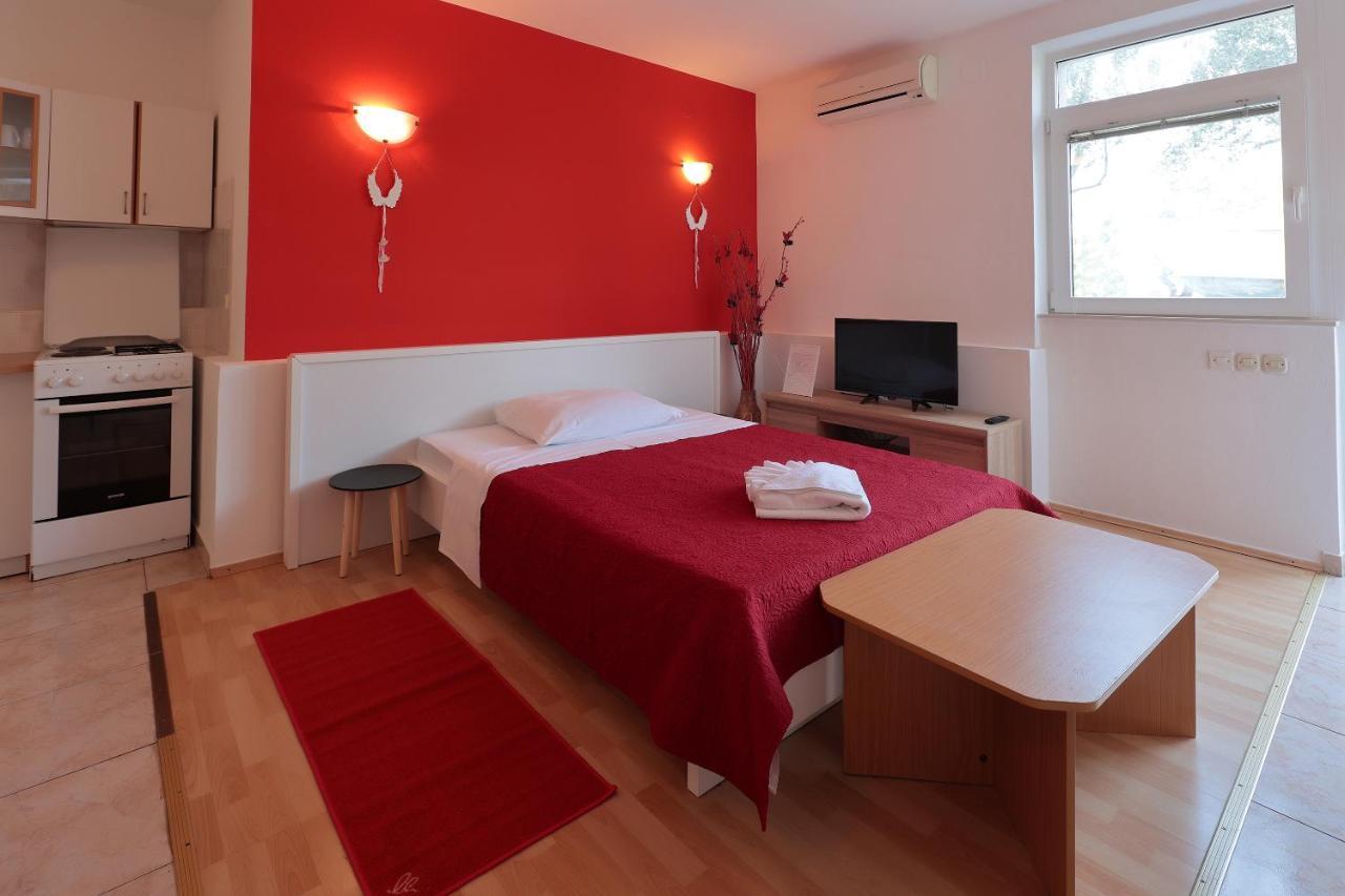 Apartments Lola Novaglia Esterno foto