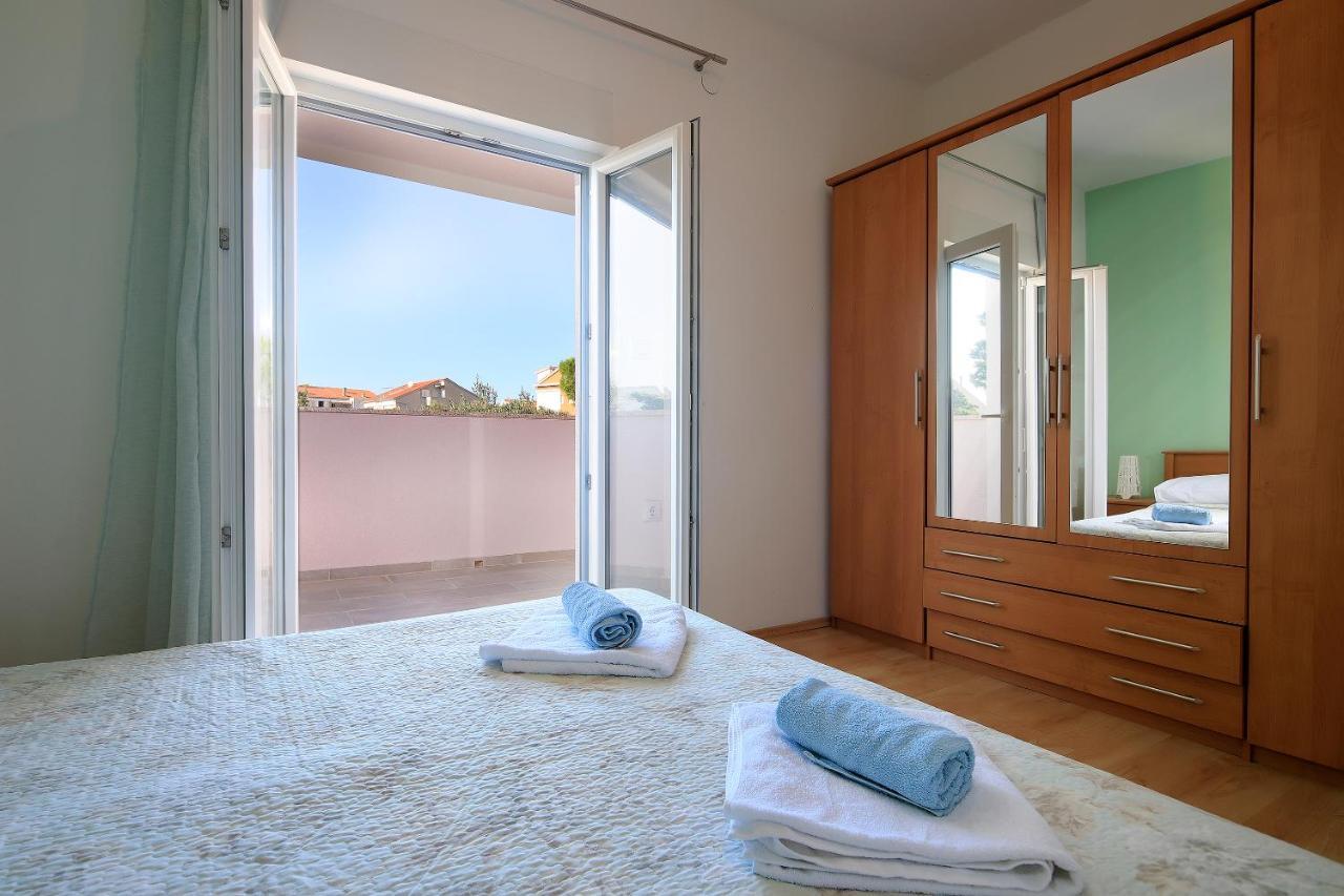 Apartments Lola Novaglia Esterno foto