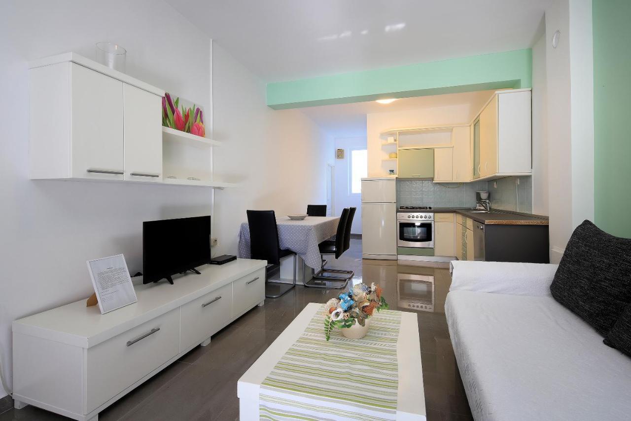 Apartments Lola Novaglia Esterno foto