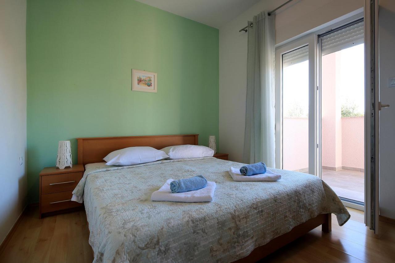 Apartments Lola Novaglia Esterno foto