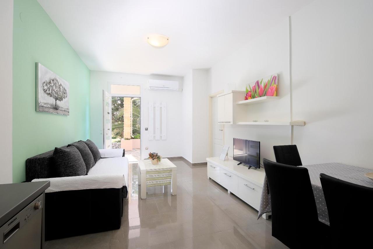 Apartments Lola Novaglia Esterno foto