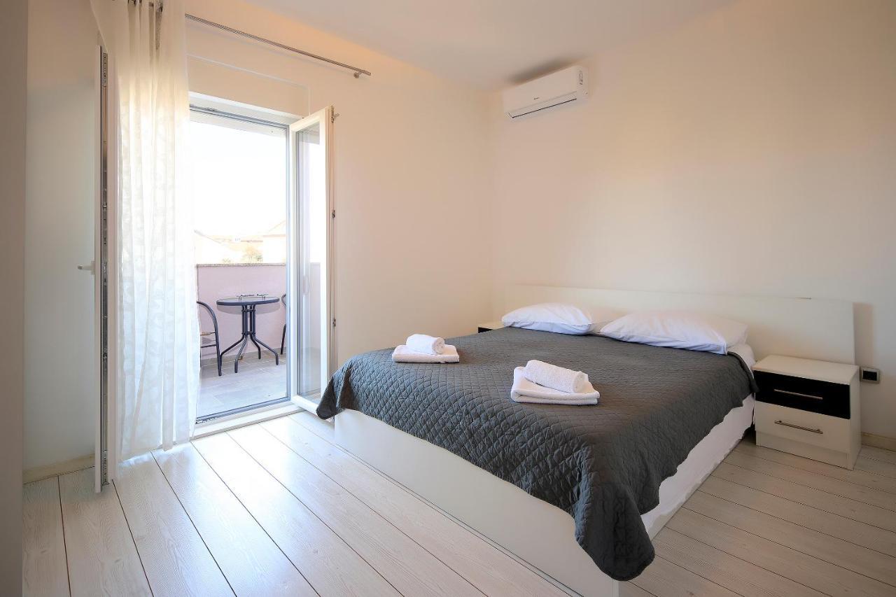 Apartments Lola Novaglia Esterno foto